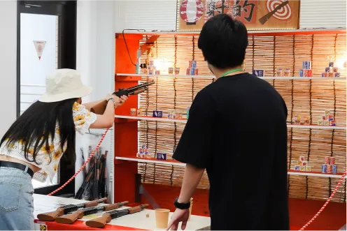 近くの校舎の学院祭企画を見る