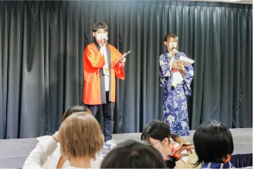 近くの校舎の学院祭企画を見る