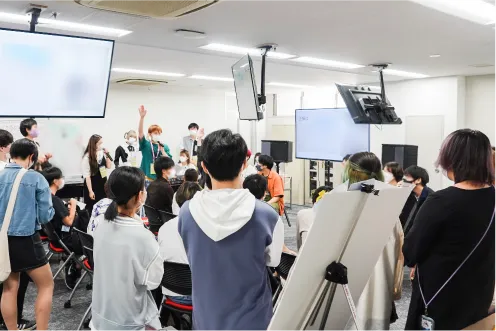 近くの校舎の学院祭企画を見る