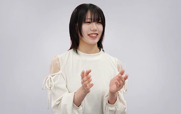 声優タレント科在学生の女性