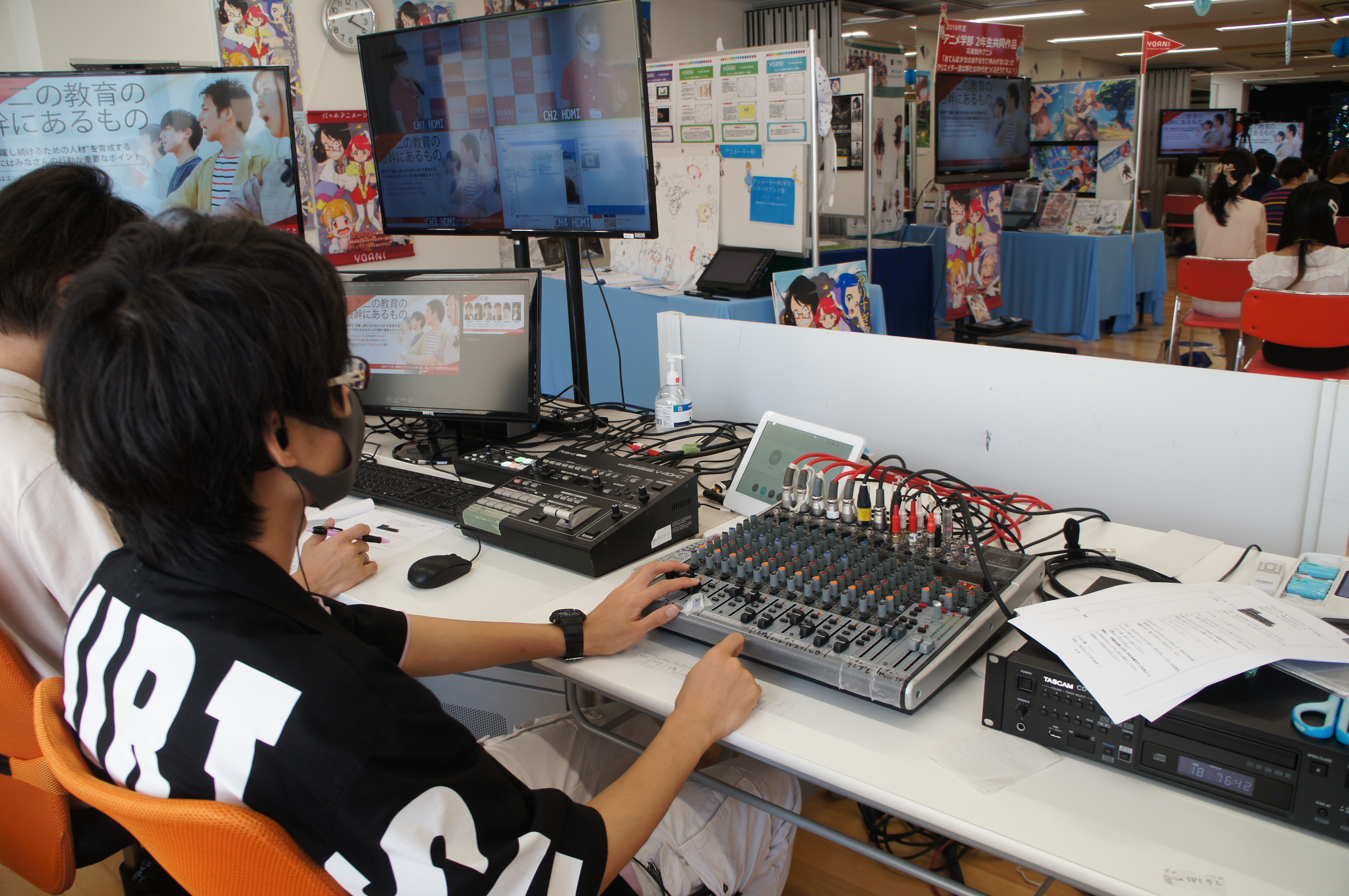 アニメ学部新聞第14号 フランス在住卒業生より超タメになるメッセージ ドラマcd制作や音出しの様子もたっぷり詰め込みました アニメ 声優 マンガ イラストの専門校 代々木アニメーション学院 アニメ学部新聞第14号 フランス在住卒業生より超タメになるメッセージ ドラマcd制作や音出しの様子もたっぷり詰め込みました アニメ 声優 マンガ イラストの専門校 代々木アニメーション学院